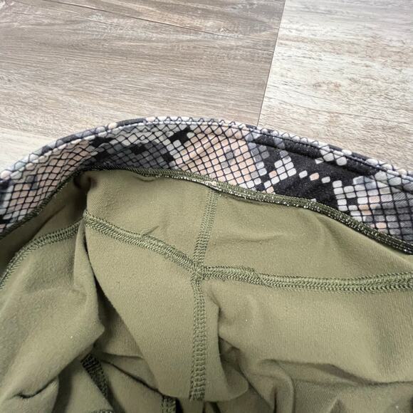 Lululemon Sunset Salutation Green Womens 10 Snakeskin Foldover Leggings - Picture 9 of 12
